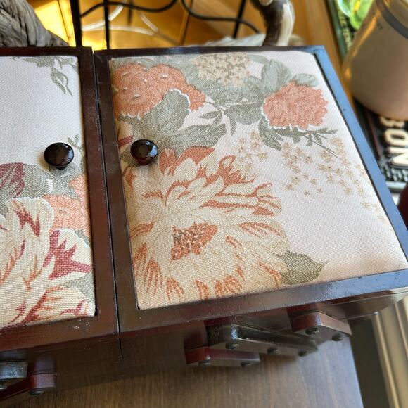 New Vintage Timberland Accordion Sewing Box Wood Mid Century Modern tapestry top - Picture 12 of 14